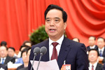 李建国主持会议