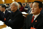 代表在认真听会