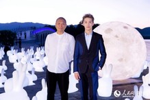 7 许魏洲 助阵“关爱留守儿童”公益活动