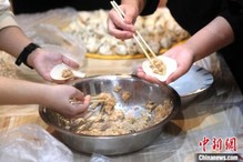 活动增进师生情感，为考研生加上一份“心灵料包”。　泱波 摄