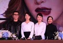 （中美顶级美妆大师的交流 双胞胎美女妆后合影）