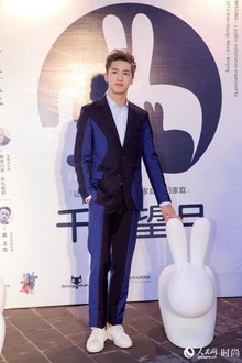 3 许魏洲 助阵“关爱留守儿童”公益活动