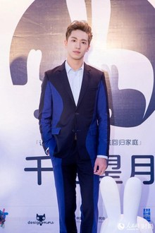 1 许魏洲 助阵“关爱留守儿童”公益活动