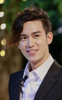 《黄金单身汉》陈楚河收奇葩礼物 除蛋糕榴莲外，还有户口本？ (1)