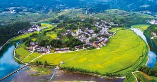6、遵义市凤冈县新建镇长碛古寨农村公路。张祥兵 摄