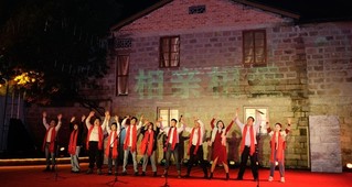 现场表演。