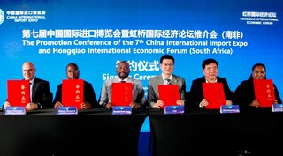 签约仪式。（图片来源：中国国际进口博览会官微）