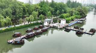 包公园即将推出的古风游船项目，包括乌篷船和画舫船。