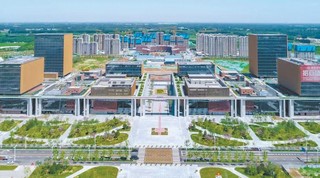 廊坊临空经济区内的国际现代商贸物流CBD，成为这里的地标性建筑。受访者供图