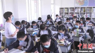 高考倒计时50天：新疆学子笔记本变绘画本温故更有兴趣