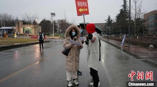 西电各部门雨雪中通力协作，确保研考顺利进行。　西安电子科技大学供图