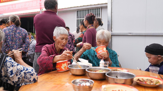 思南县许家坝“长者食堂”里的幸福“食”光。