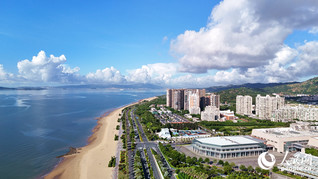 “蓝天白云、清水绿岸、碧海银滩”正成为厦门的一张靓丽招牌。人民网记者 陈博摄