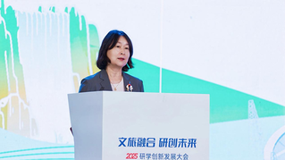 2、贵州省文化和旅游厅党组成员、副厅长李芳致辞。