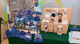 10、“黄小西”民族娃娃文创产品。
