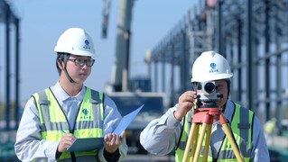 南通建筑工人在施工现场。 南通市委宣传部供图