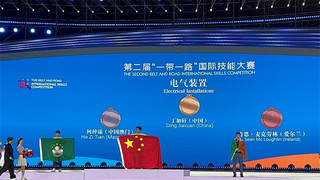 澳门选手何梓添获得“电气装置项目”银奖。澳门特区政府劳工事务局供图