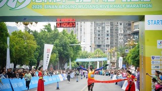 男子组第一位冲刺终点选手。（阮进勇 摄）.jpg