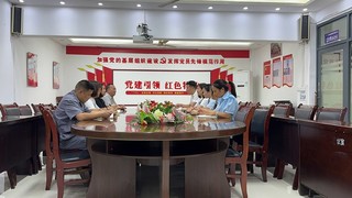 仁怀市馨天地小区的物业收集业主意见和建议。仁怀市委宣传部供图.jpg