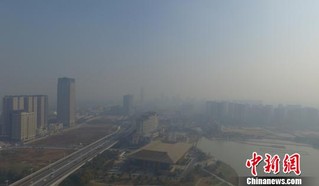 江苏多地遭雾霾袭城官方启动重污染天气黄色预警
