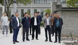 6、在桐梓职校调研。付兴萍摄