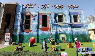 （社会）（1）上海：彩绘“飞屋”现身苏州河畔