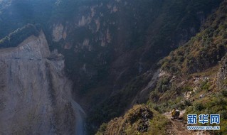 （社会）（12）“巨无霸”直升机助力打通大凉山最后的通村公路