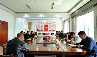 5、在官仓座谈。付兴萍摄