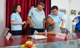 医疗队专家诊疗现场。中国土木供图