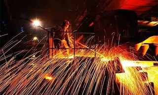 中国经济半年报｜当钢铁煤炭卖不过土豆白菜，拆炉子关煤矿为何还这么难？