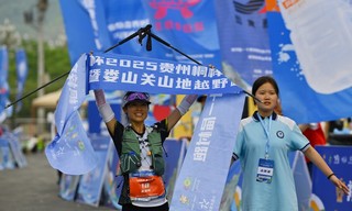 50公里女子第一冲线。王印摄