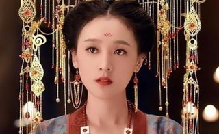 何花在《灵魂摆渡黄泉》里饰演的三七是个心地善良的女子,穿婚服出现