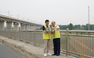 中国电信工程人员全力确保高铁乘客的通信使用感知。