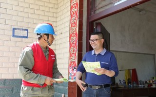 国网黄冈供电公司开展节约用电宣传活动。