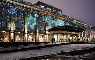 莫斯科中央百货商店夜景。新华社外代图片