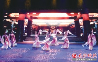 　　9月27日下午，“秋之颂·赏长沙”文旅季暨“新青年·新文旅·新长沙”人文艺术节在岳麓区凤凰街开幕。 　　长沙晚报全媒体记者邹麟摄