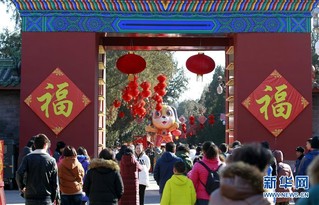 #（社会）（1）北京：大年初一逛庙会