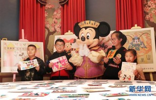 （社会）（2）上海迪士尼庆祝米老鼠动漫形象90岁生日