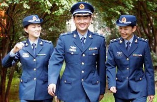 文职人员究竟是什么身份?没有军衔但一样传承红色基因