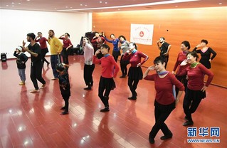 （文化）（2）北京朝阳：以色列艺术家与社区舞蹈队共享舞动乐趣