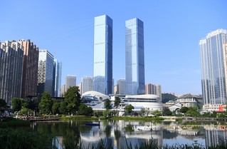2 贵阳市南明区花果园双子塔。 赵松  摄.jpg