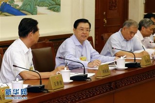 （时政）张德江参加十二届全国人大常委会第二十二次会议分组会议