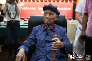 百岁老红军忆长征：珍惜和平 珍惜幸福