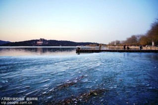 北京颐和园昆明湖结冰映衬在夕阳下美丽如画【2】