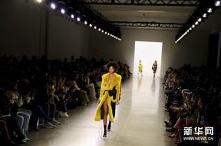 （新华视界）（1）Vivienne Hu品牌亮相纽约时装周
