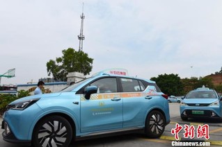 广州投入首批新能源纯电SUV出租车车内设有报警按钮