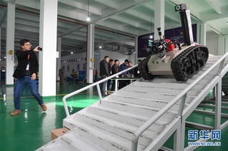 （科技）（2）福建最大批次消防机器人列装交付