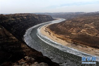 （美丽中国）（8）“银色巨龙”——黄河临汾段现流凌景观