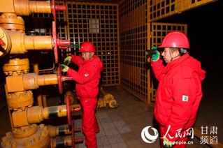 【新春走基层】他们在节日里坚守 他们为“敬业福”代言【2】