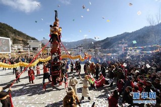 （新春走基层）（1）夹金山下藏族同胞欢庆“上九节”